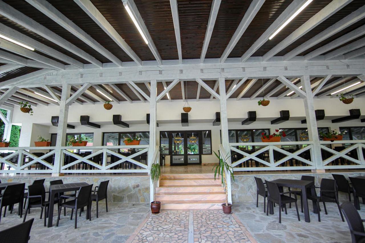 Teju Hotels Slanic Exterior photo