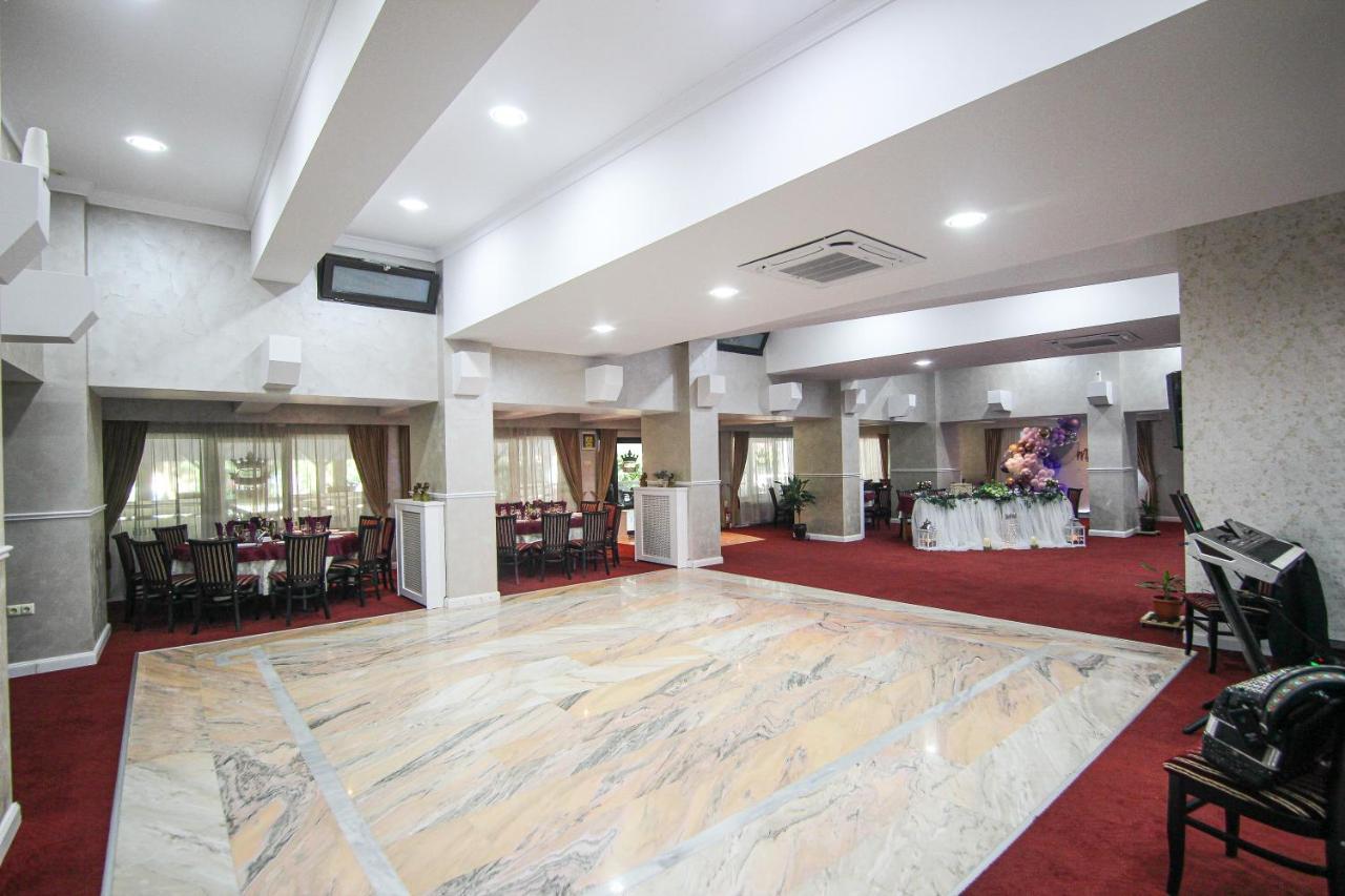 Teju Hotels Slanic Exterior photo
